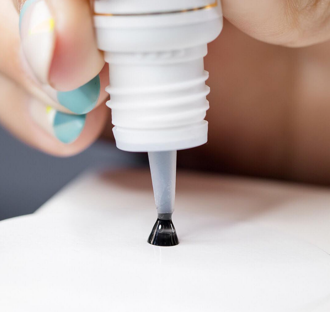 lash-extension-adhesive-common-problems