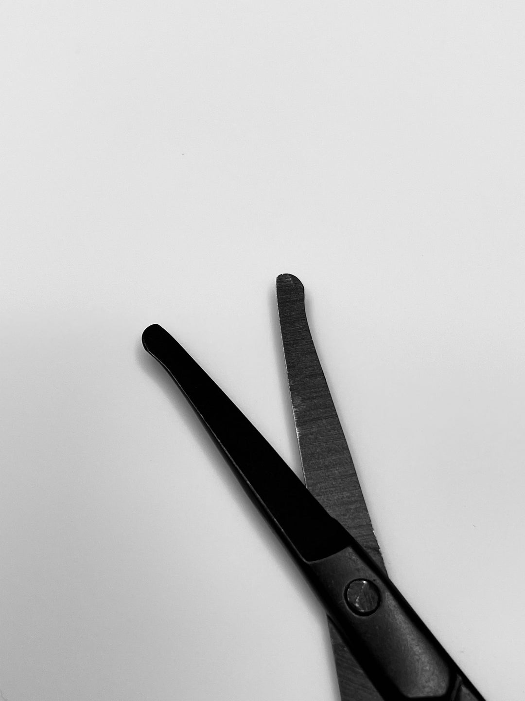 Stainless steel mini lash scissors black — scale reference